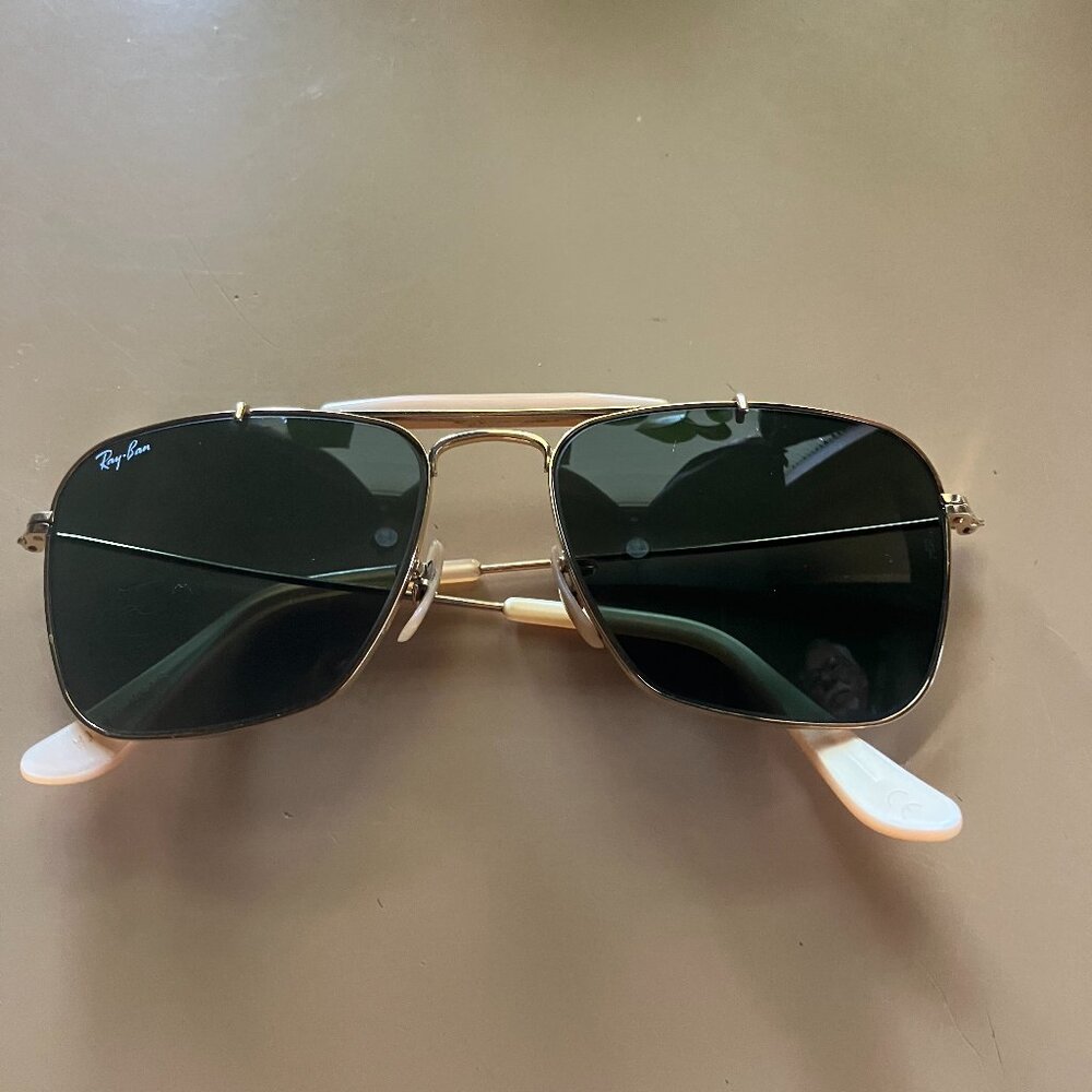 'Ray-Ban Classic gold framed Aviator sunglasses.